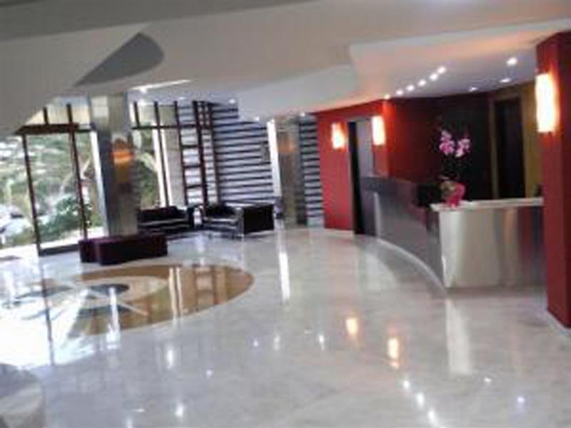 Macaris & Hotel