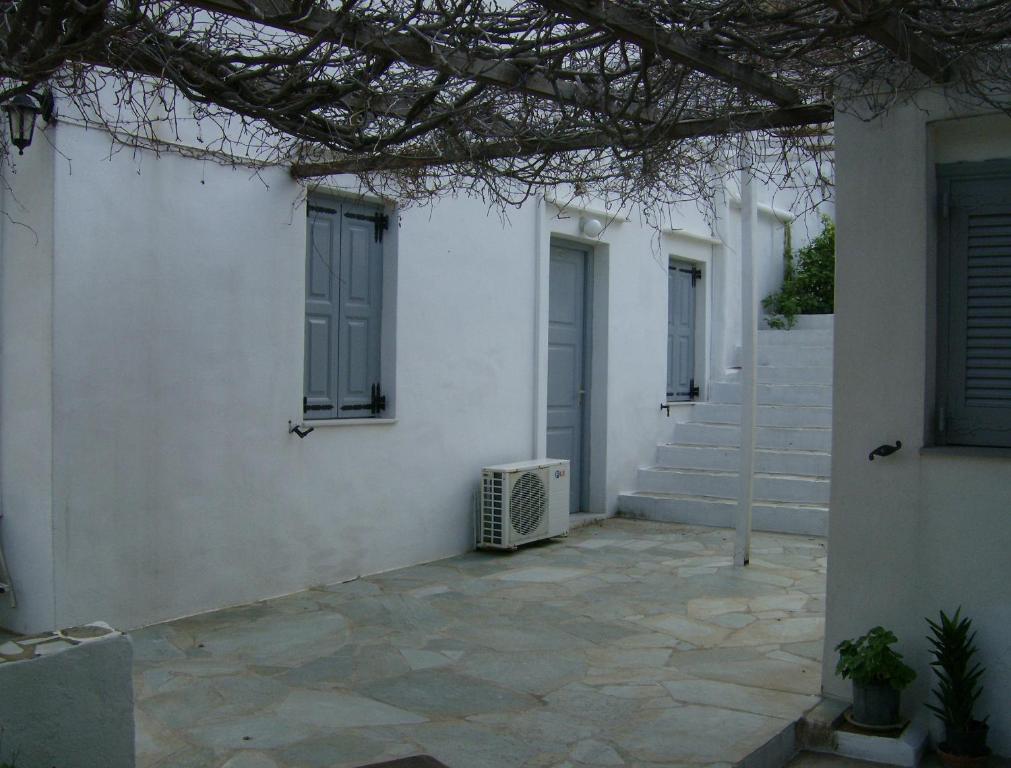Guest house Xerolithia