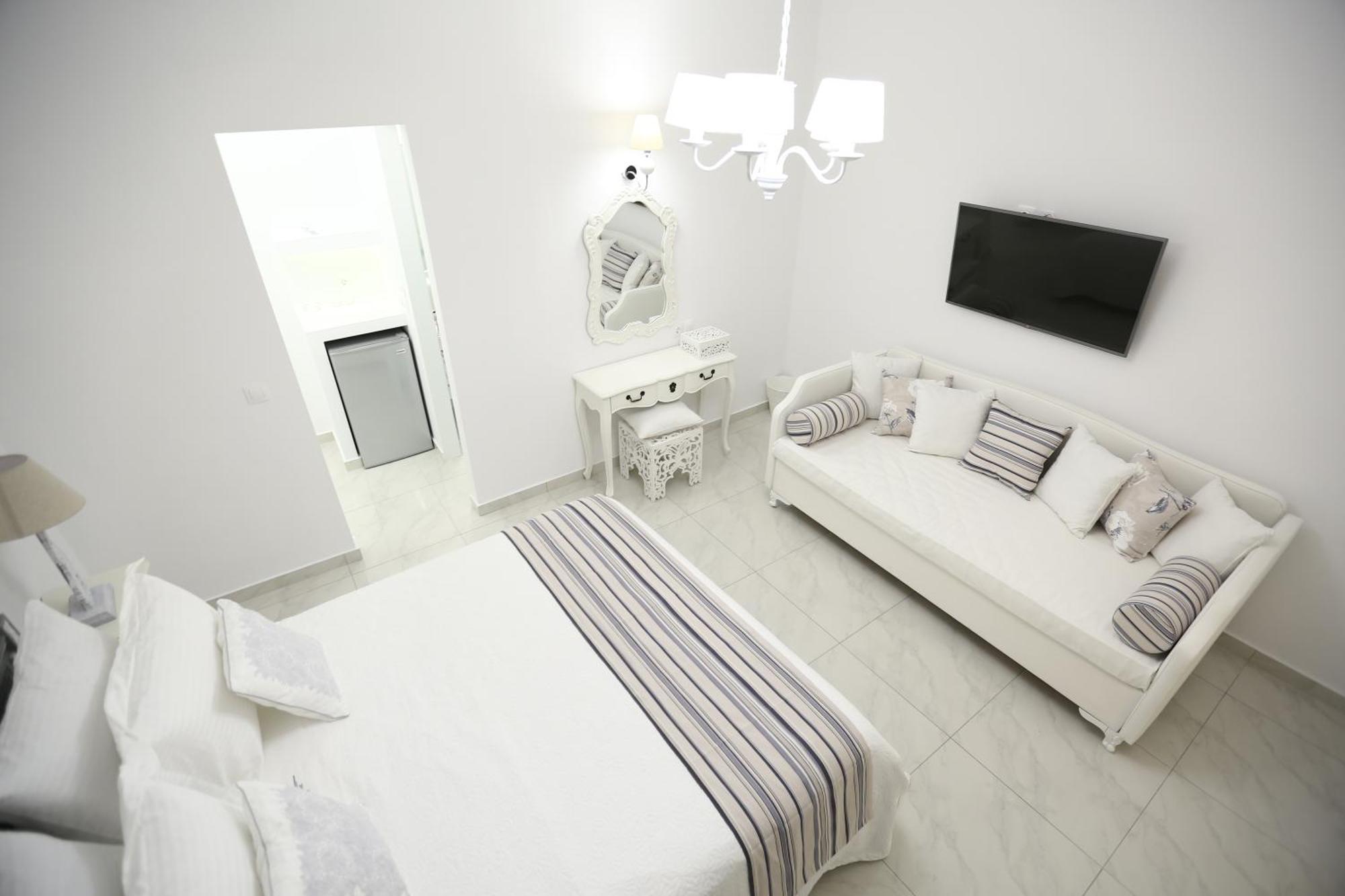 Bed & Breakfast The White 2*