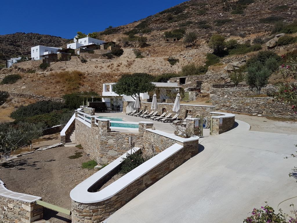 Manthos Place