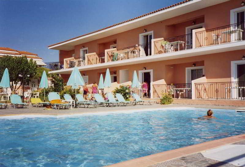 Paradise Aparthotel 2*