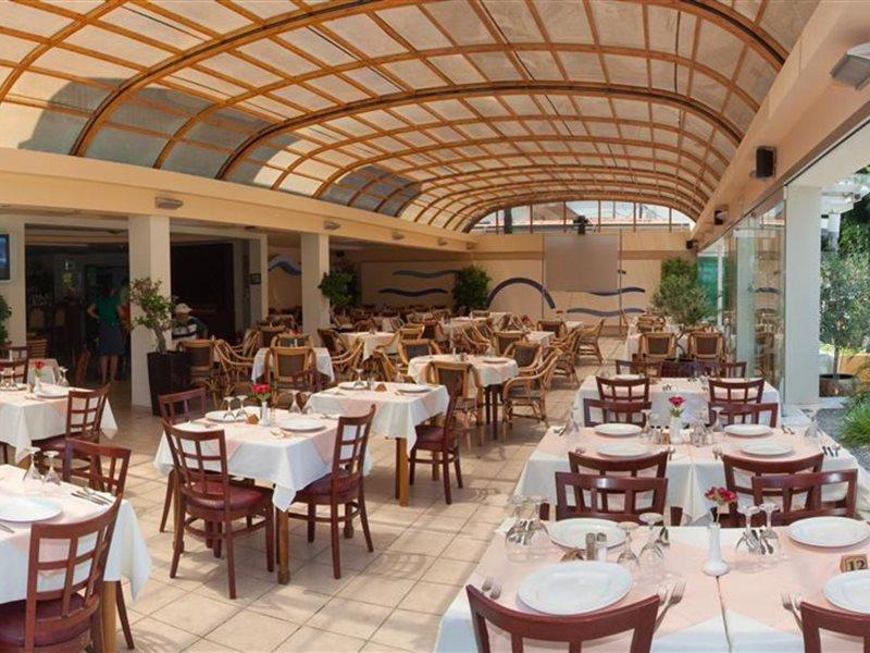 Poseidonia Aparthotel 4*