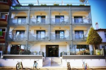 Eco Paralia Apartment