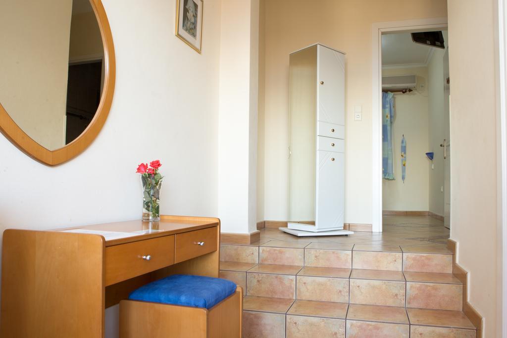 Paris-irini And Aparthotel