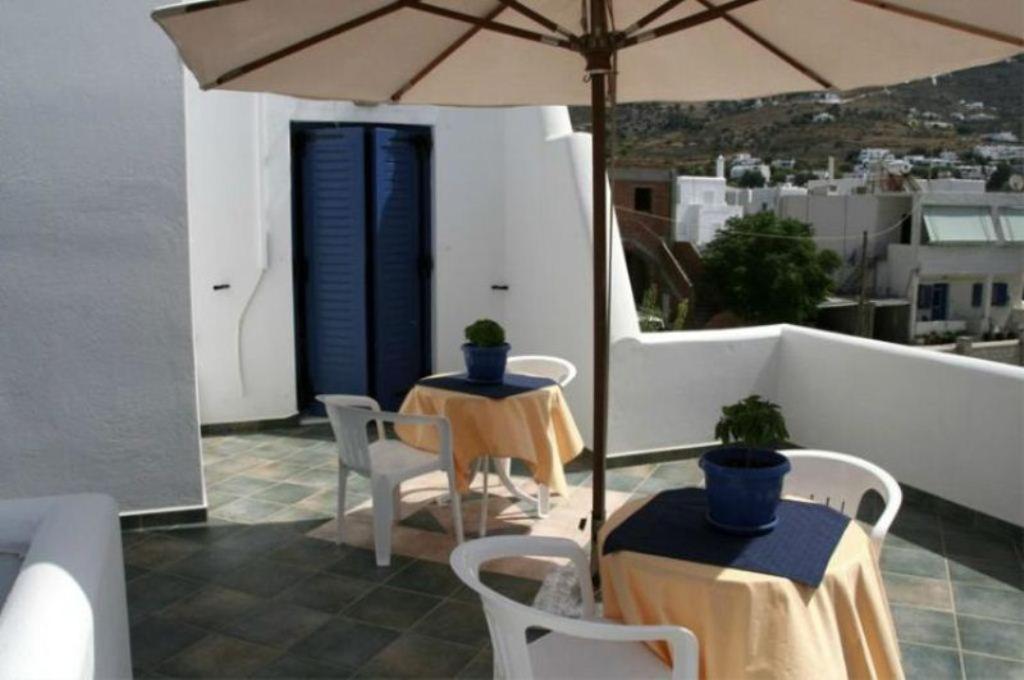 Pavlis & Parikia (Paros)