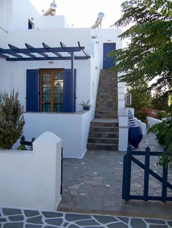 Pavlis & Apartment