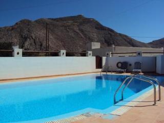 Privee Santorini 2*