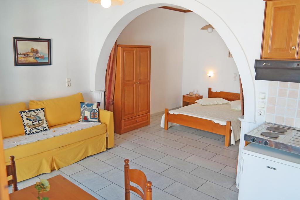 Karabatsis Guest house 2*