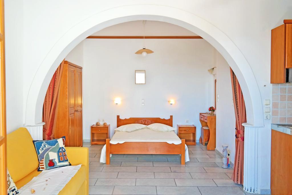 Karabatsis Guest house Naxos City