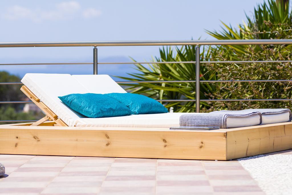 Villa Blanca Collection *