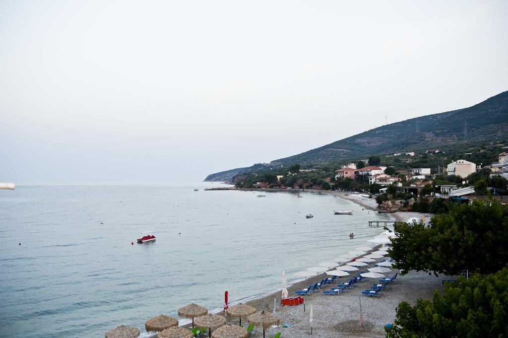 Fotopoulos *