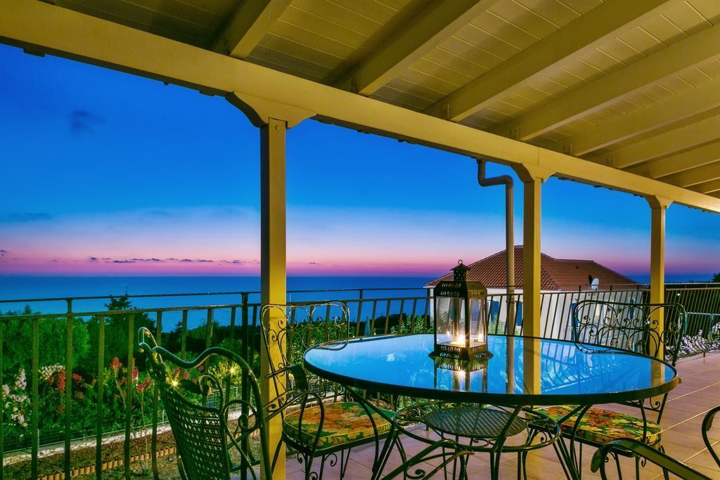 3 Bedrooms With Sea View Enclosed Garden And Wifi At 5 Km Away From The Beach Tzamarelata