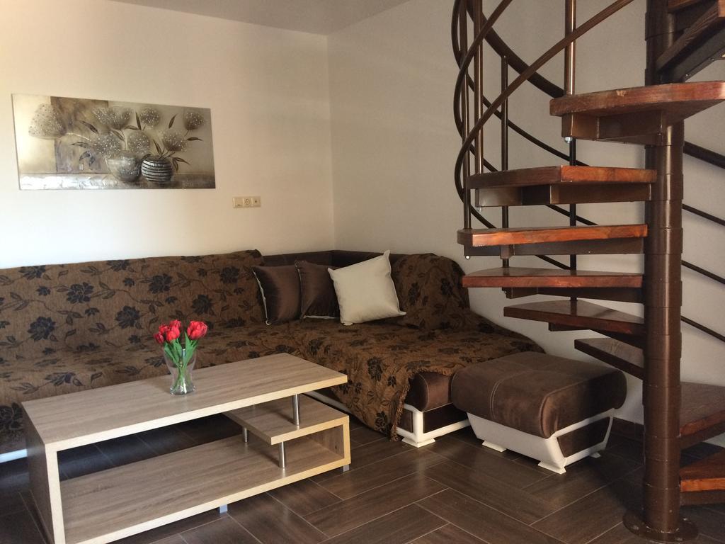 Palmyra Apartment *
