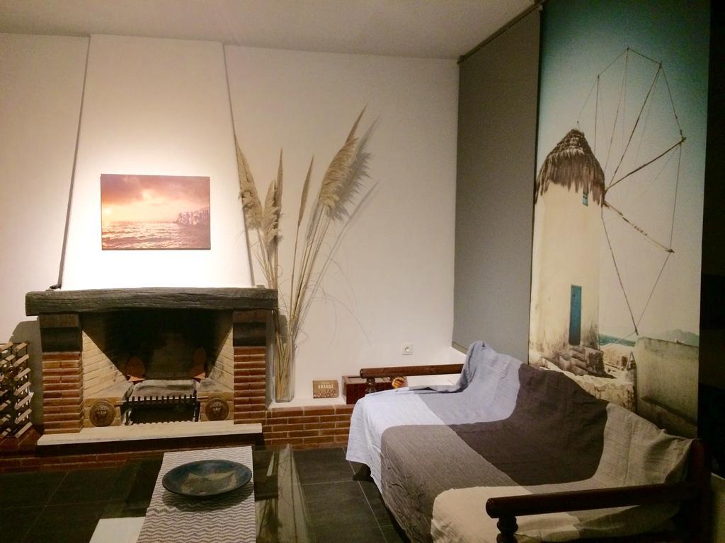 Traditional * Ftelia (Mykonos)