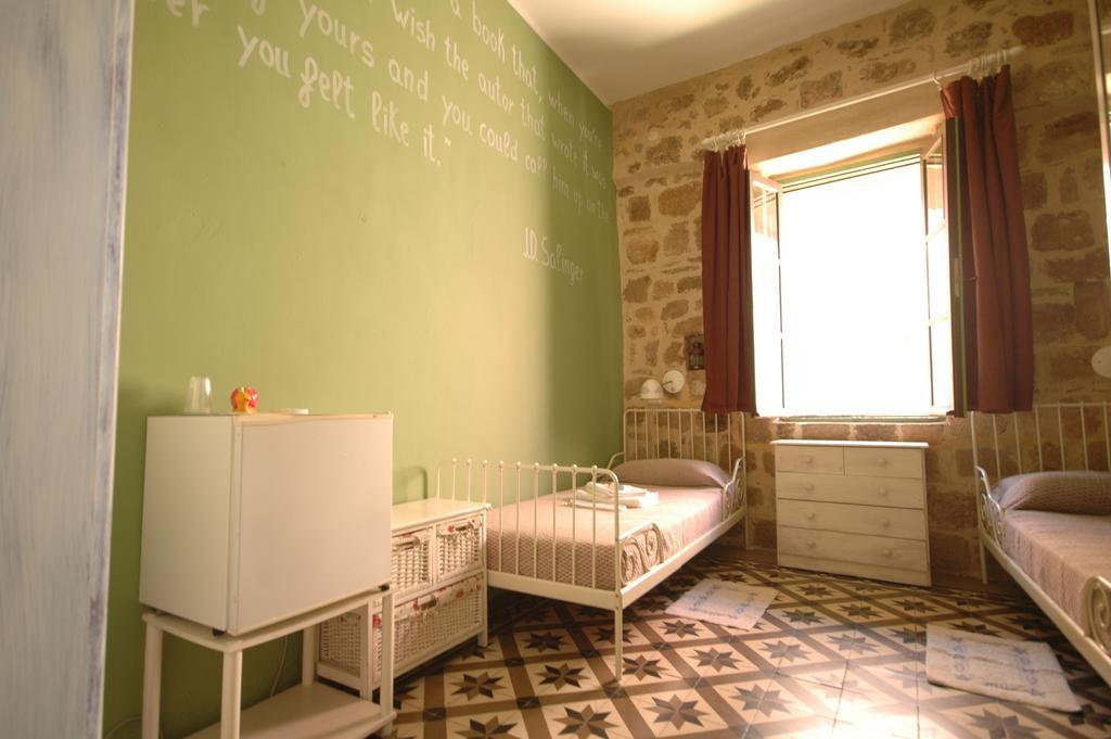 Attiki Hotel *