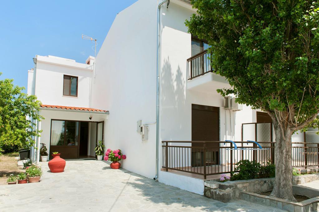 Saonisos Aparthotel 2*
