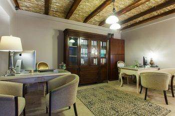 Achtis Boutique 4*