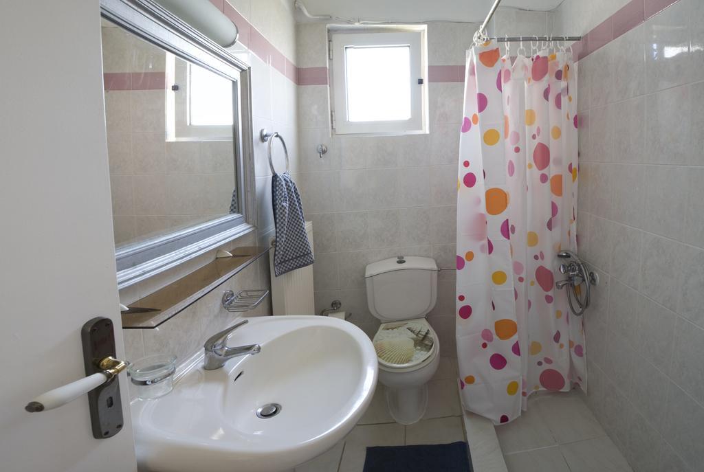 Zoi Studios Agioi Apostoli (Crete)