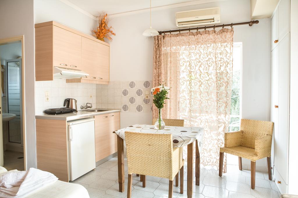 Zoi Studios Agioi Apostoli (Crete)