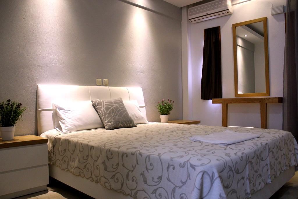 Zeus Hotel 3*