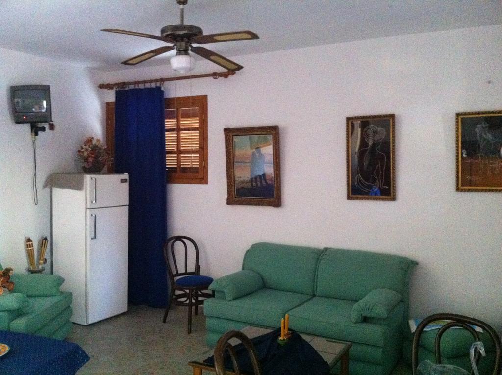 Guest house Porto Milos *