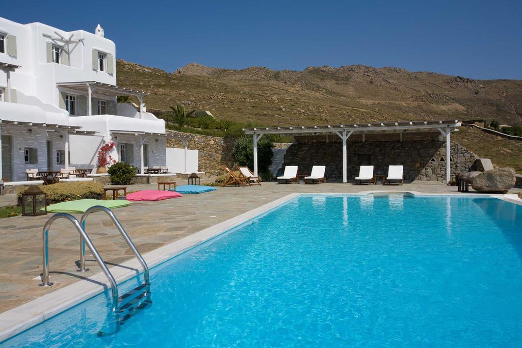 Yakinthos Aparthotel 4*