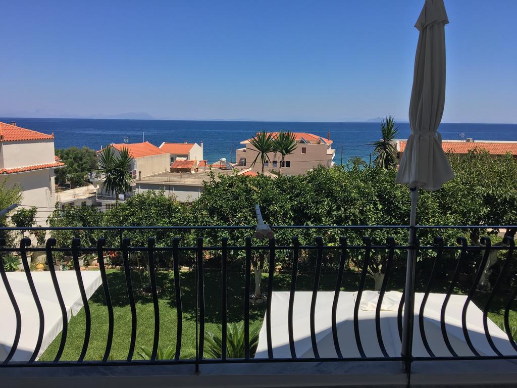 Makis & Apartment Poros (Kefalonia)