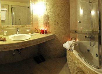 Achtis Boutique Hotel