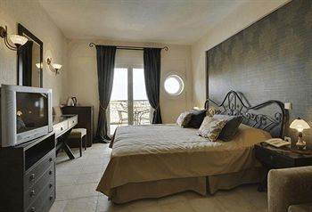 Hotel Achtis Boutique 4*