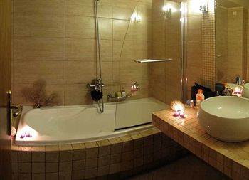 Achtis Boutique Afytos