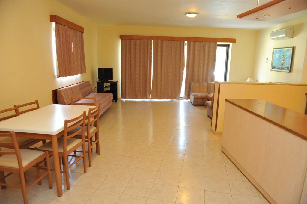 Niki Aparthotel 3*