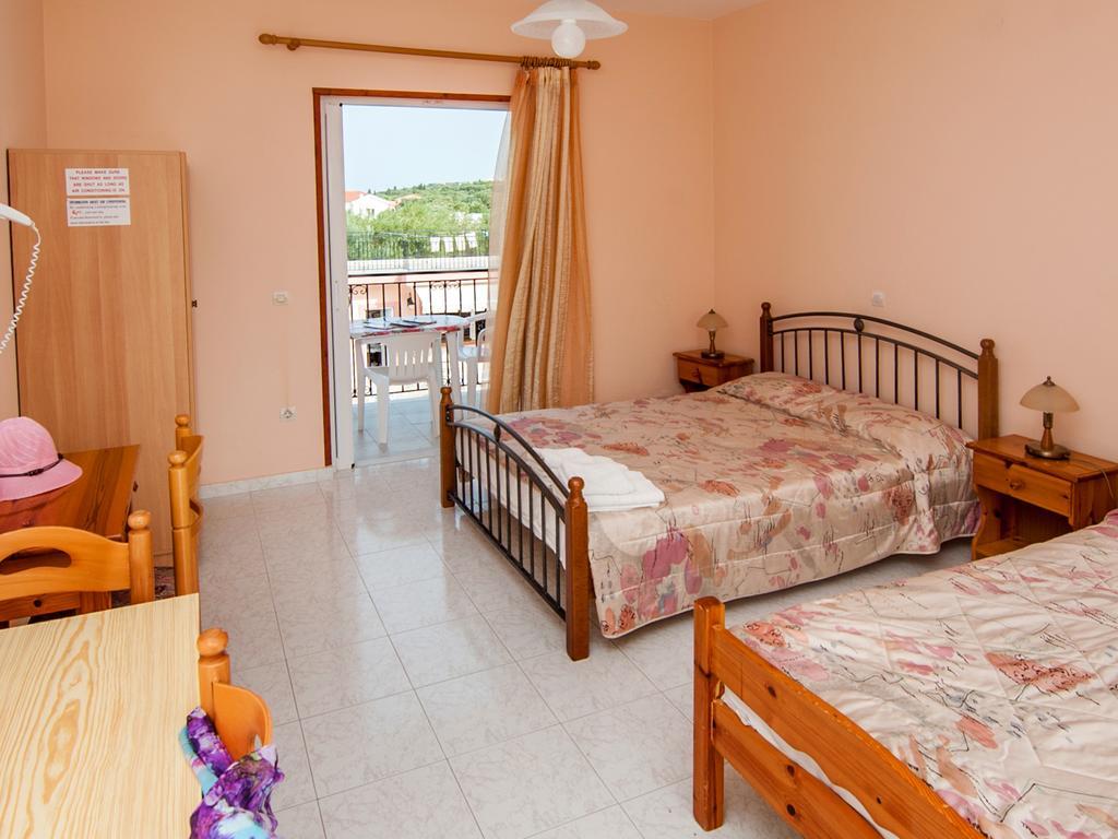 Paradise Aparthotel 2*