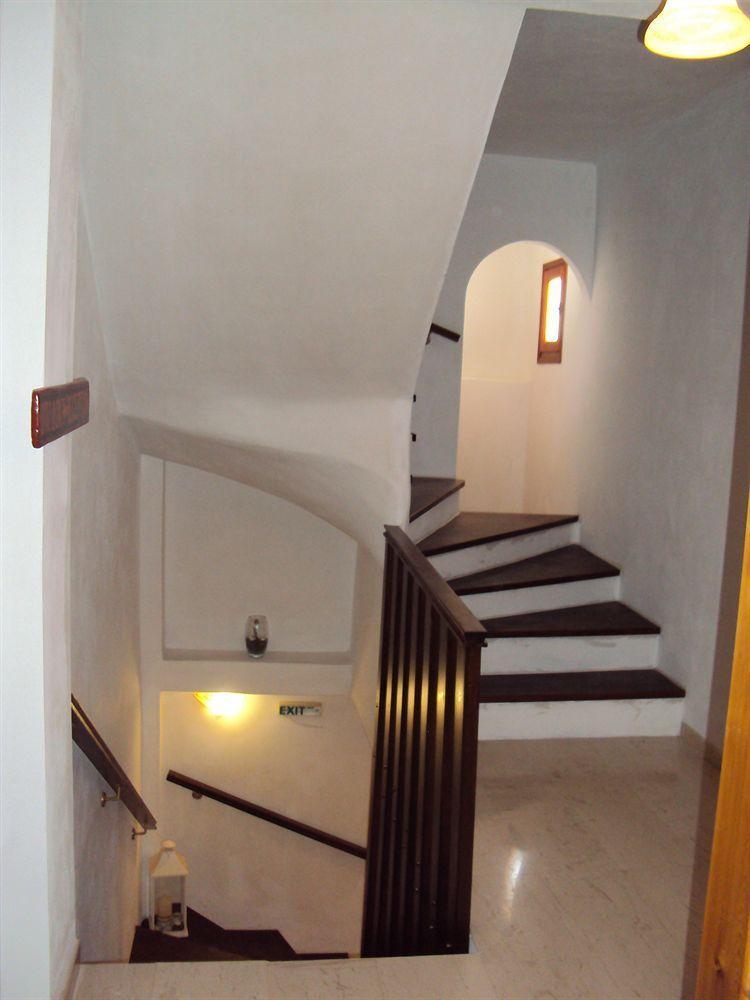 Privee Santorini Hotel