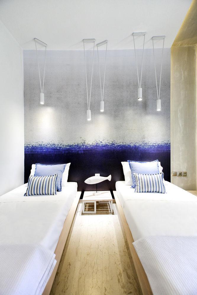Privee Santorini Hotel 2*