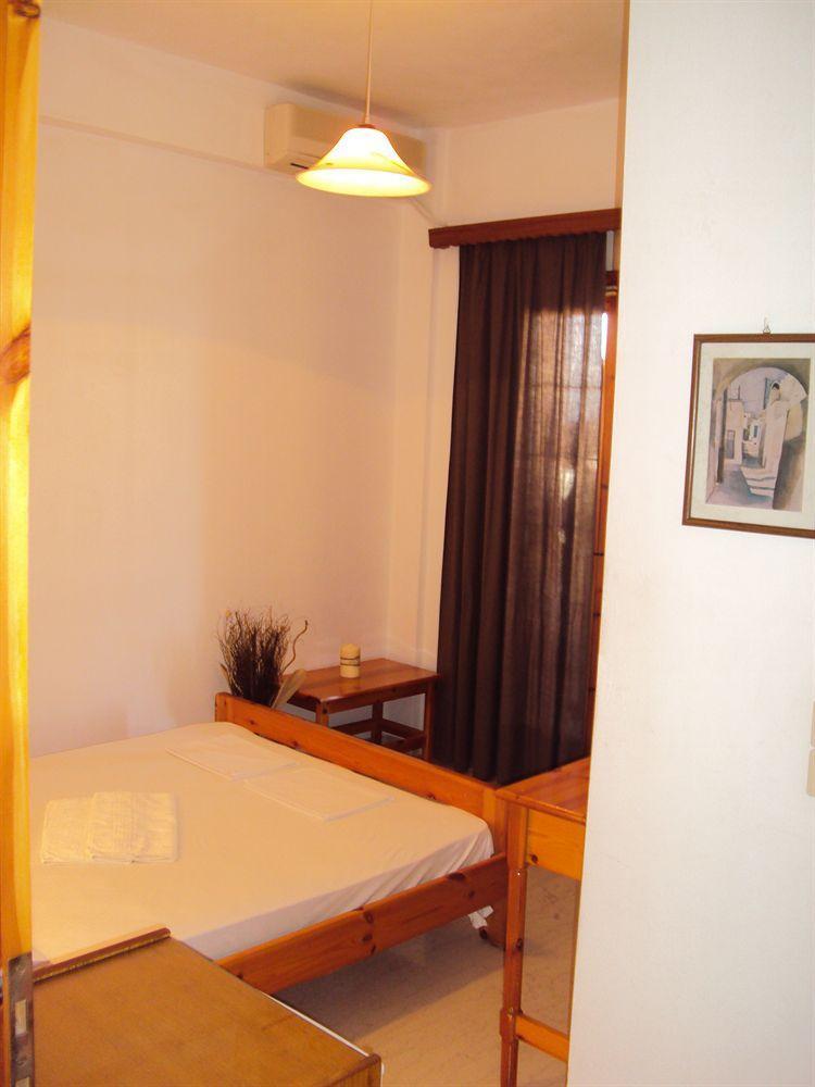 Hotel Privee Santorini 2*