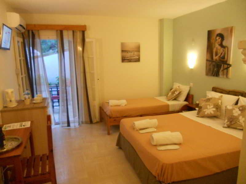 Gina Benitses (Corfu)