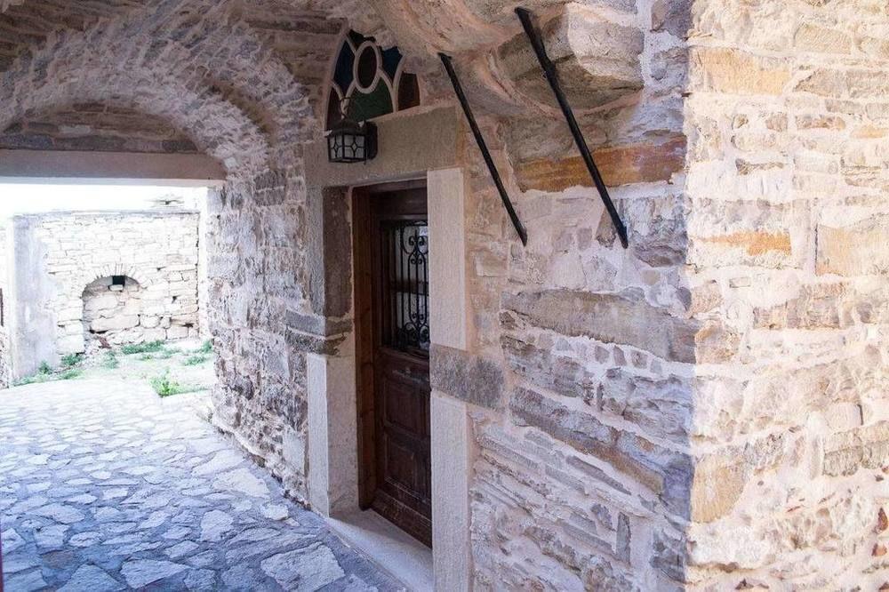 Vouno Village 3*
