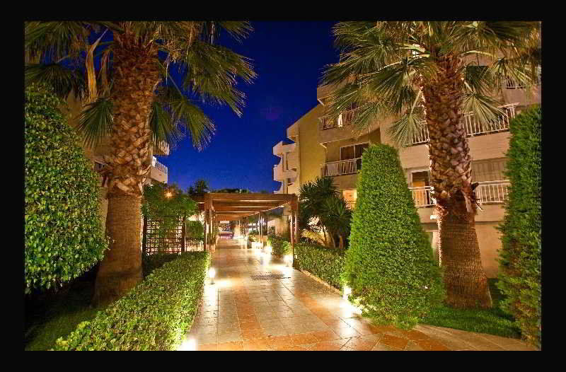 Poseidonia Aparthotel 4*