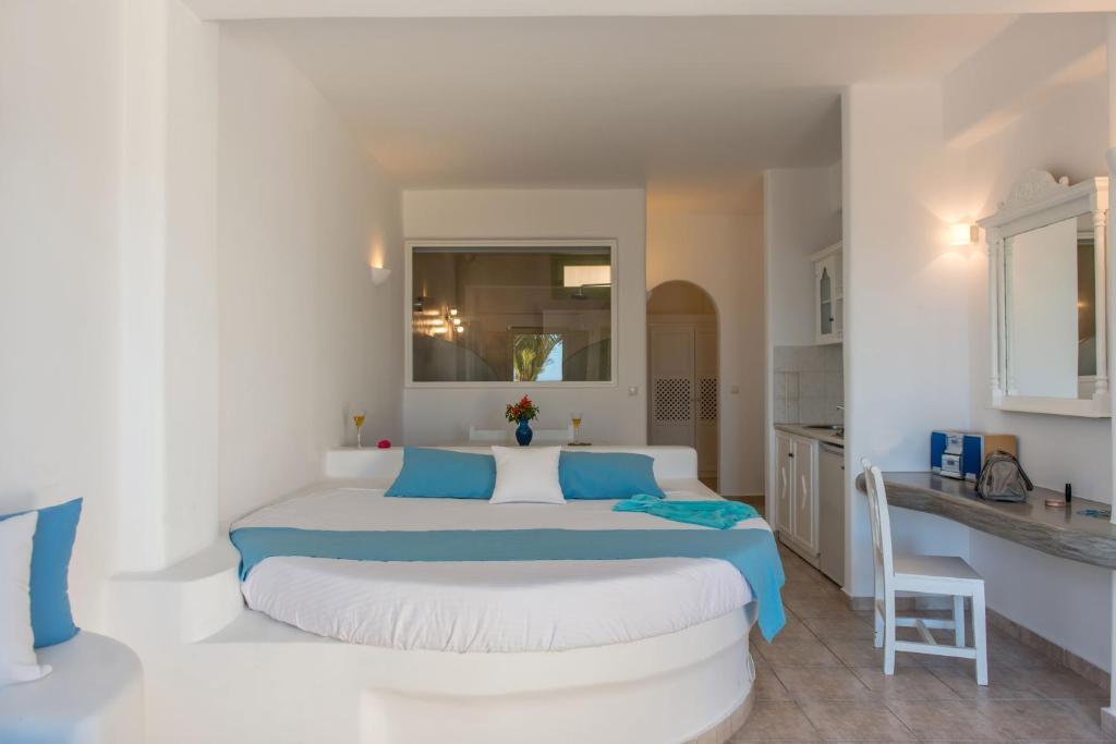 Aelia By Eltheon * Imerovigli (Santorini)