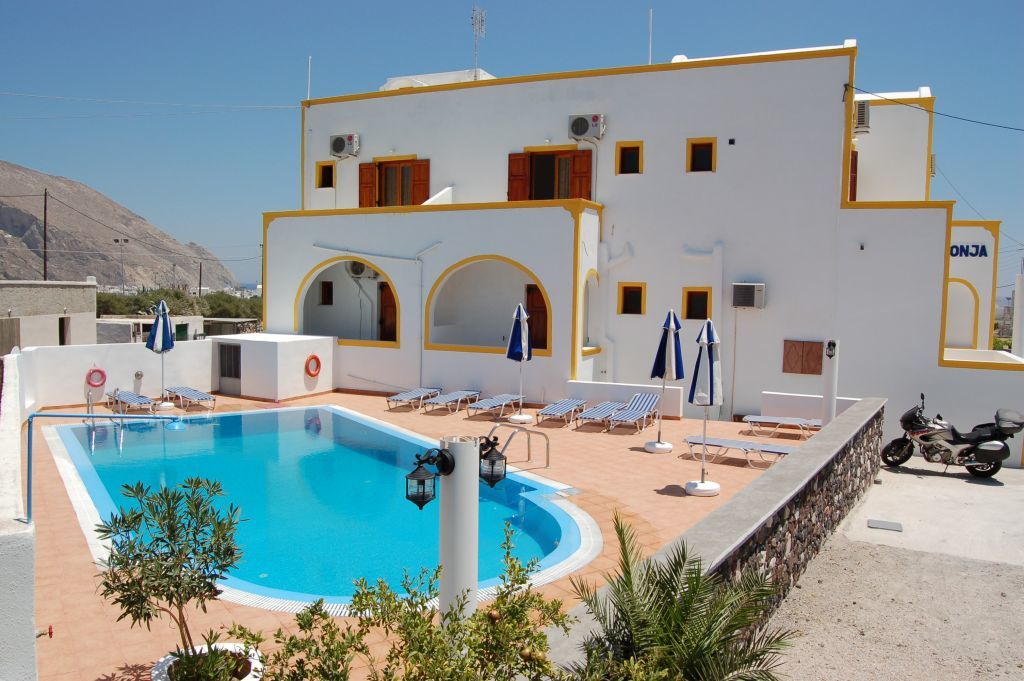 Privee Santorini Hotel 2*