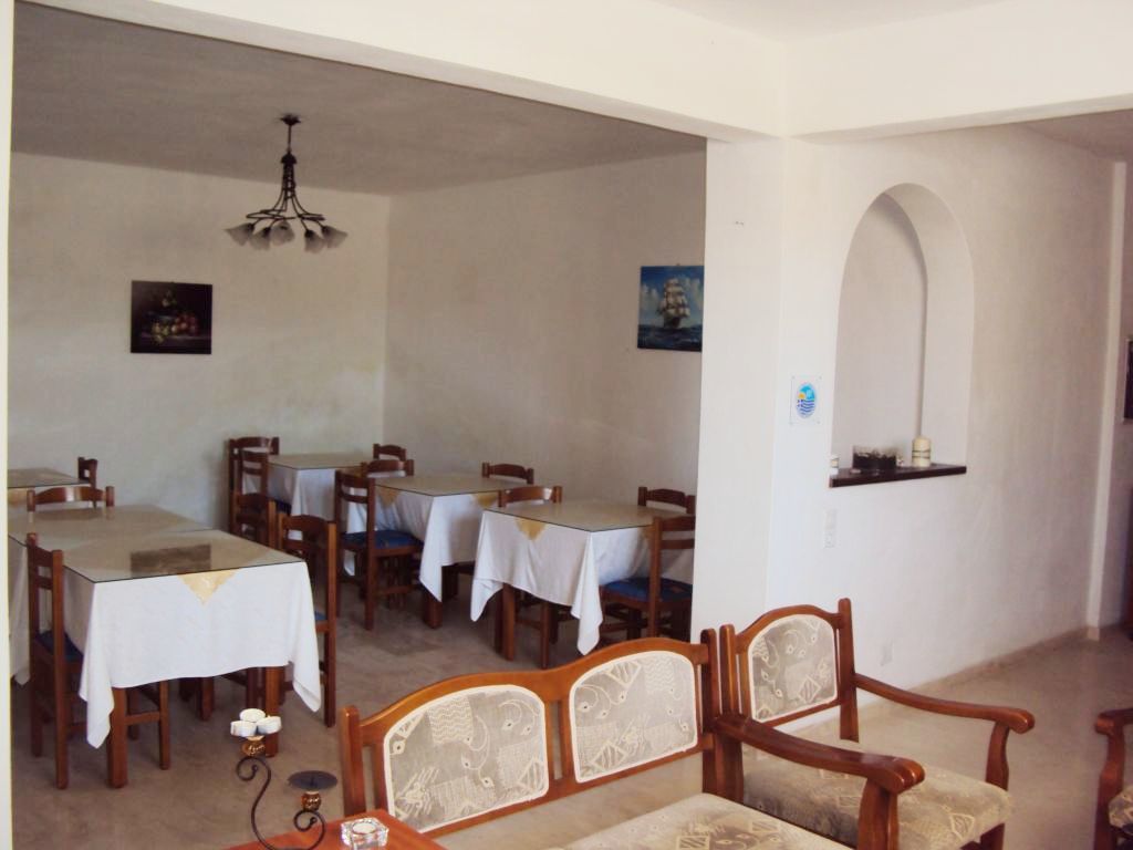 Privee Santorini Hotel