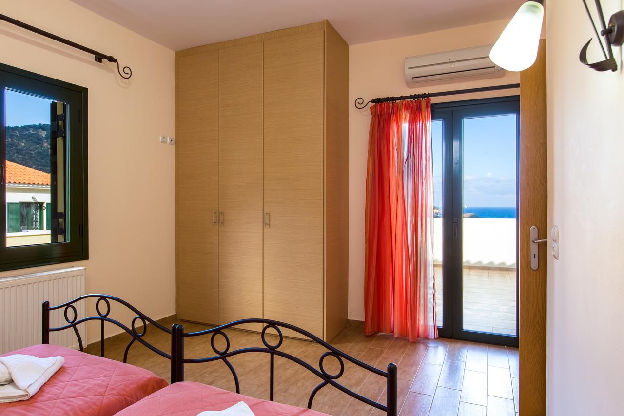 Villa Argyro Villa, Sea Side Retreat! Vlikhadha