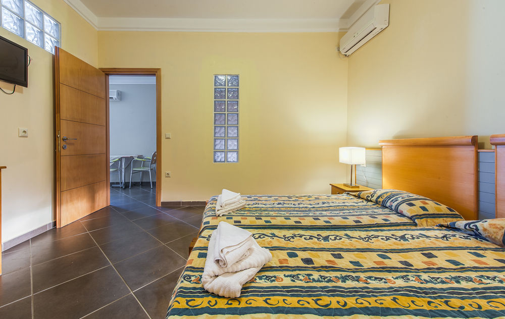 Aparthotel Argiri &