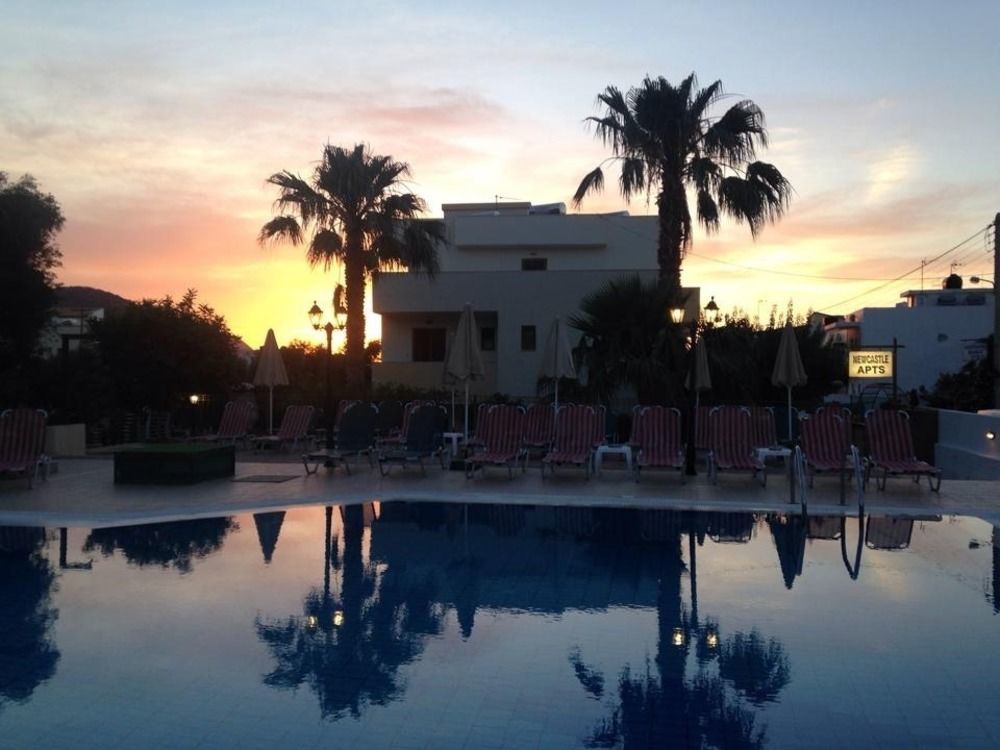 Newcastle By Estia Hotel 3*