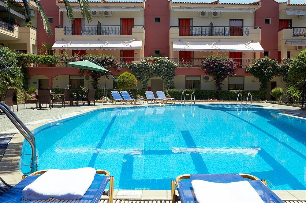 Pelli Hotel 3*