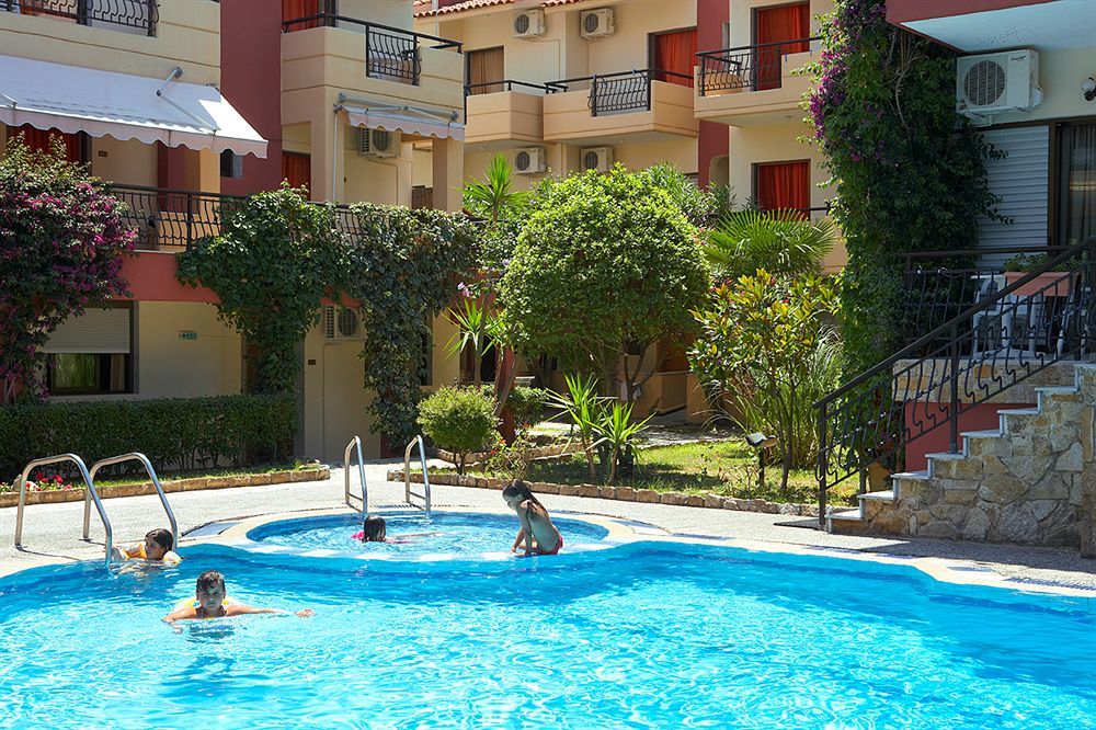 Hotel Pelli 3*