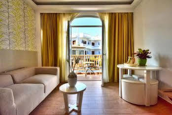 Apartment Bay
