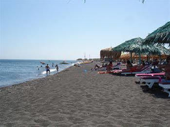 Privee Santorini Hotel 2*
