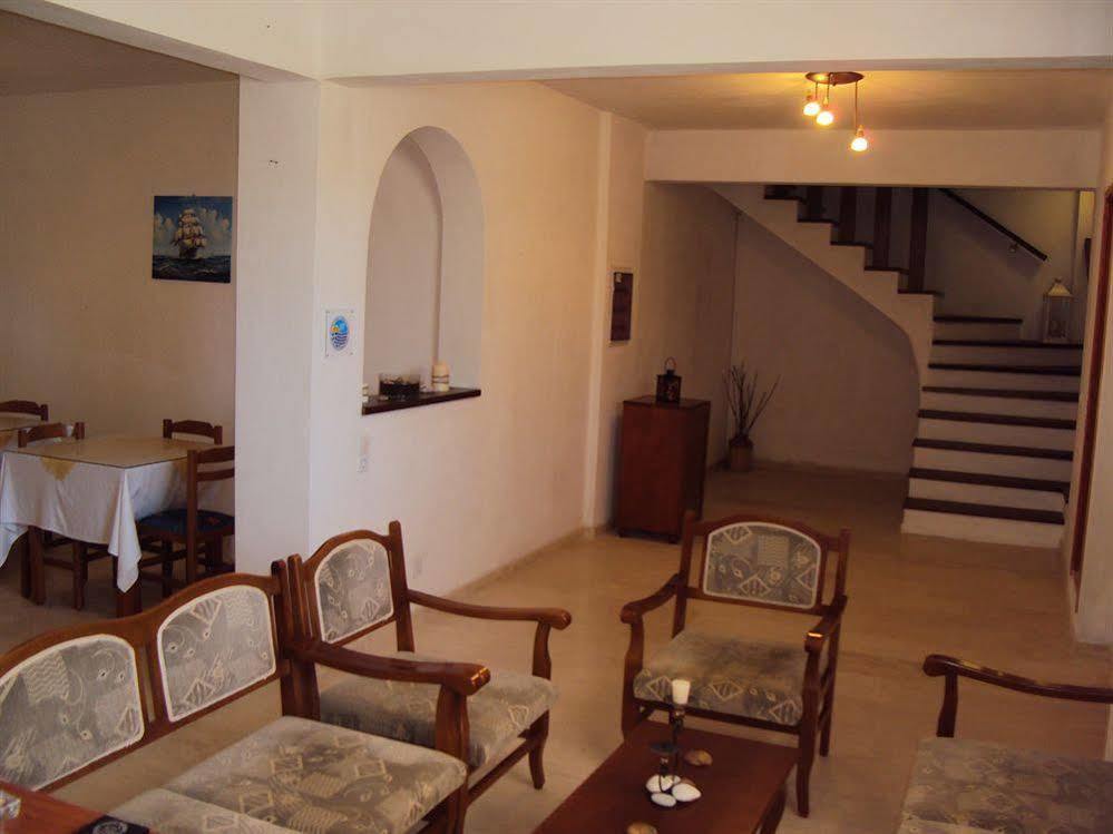 Privee Santorini 2* Perissa (Santorini)