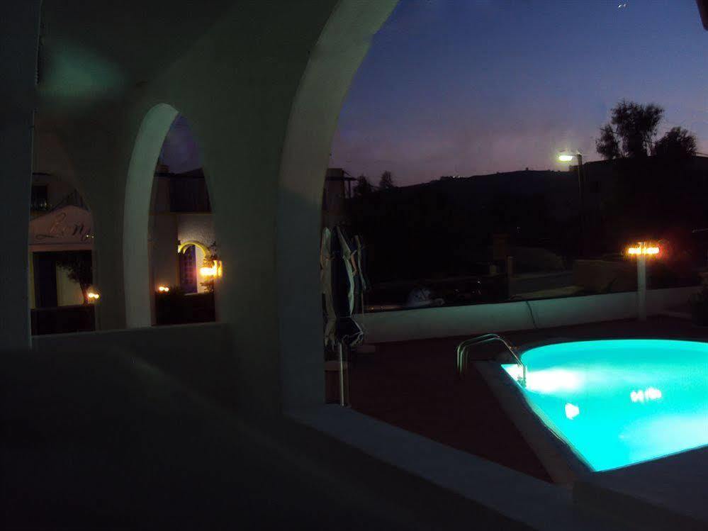 Hotel Privee Santorini 2*